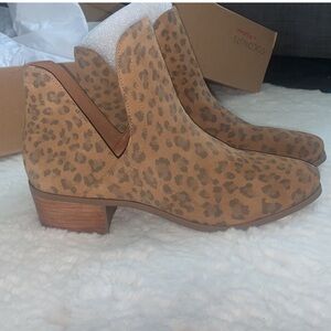 Nwt coconuts anthro suede western animal print booties
